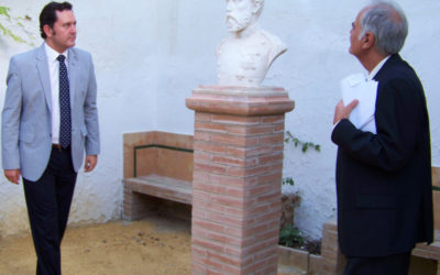 El busto de José María Sánchez-Molero preside el jardín de la Casa de las Aguas