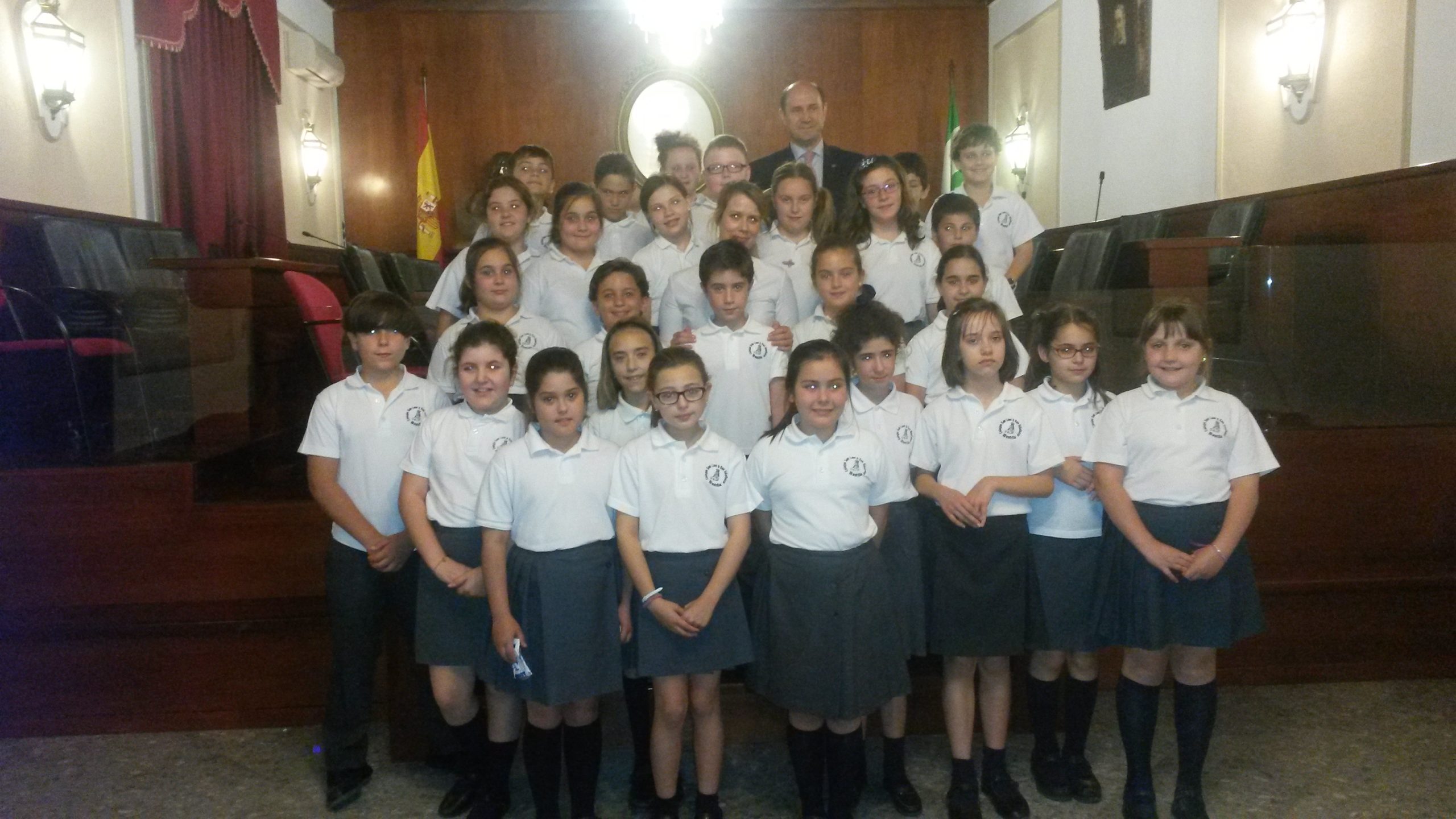 Alumnos del colegio San Luis y San Ildefonso visitan el Ayuntamiento 1