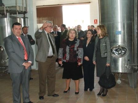 La alcaldesa destaca que la nueva estación enológica "contr¡buirá a mantener la calidad de nuestros vinos" 1