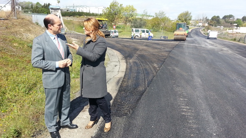 El Ayuntamiento acomete la renovación del pavimento en el enlace con la N-331 1