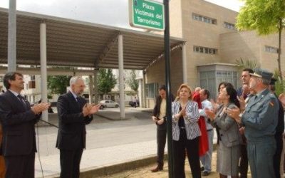 El Ayuntamiento homenajea a las víctimas del terrorismo dedicándoles una plaza