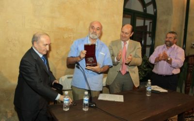 Rafael Rodríguez Portero recibe el Pámpano de Plata que otorga la Asociación Cultural Amigos de Montilla