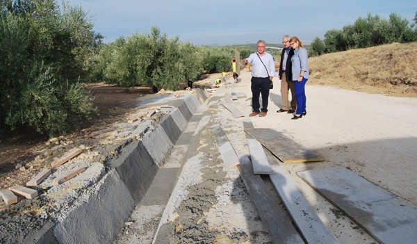 El Ayuntamiento de Montilla actúa en catorce caminos mediante el Plan Director 1