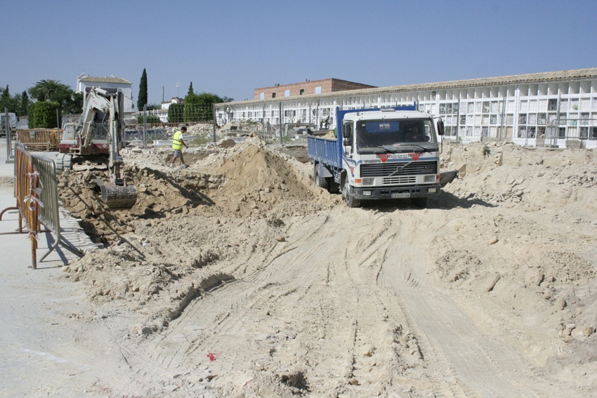 El Ayuntamiento inicia la construcción de 144 nuevas sepulturas 1