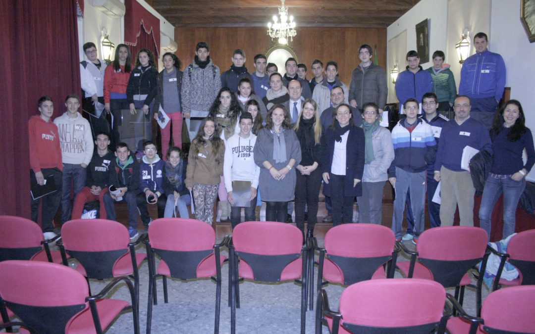 Una treintena de alumnos del IES Emilio Canalejo visitan el Ayuntamiento de Montilla 1