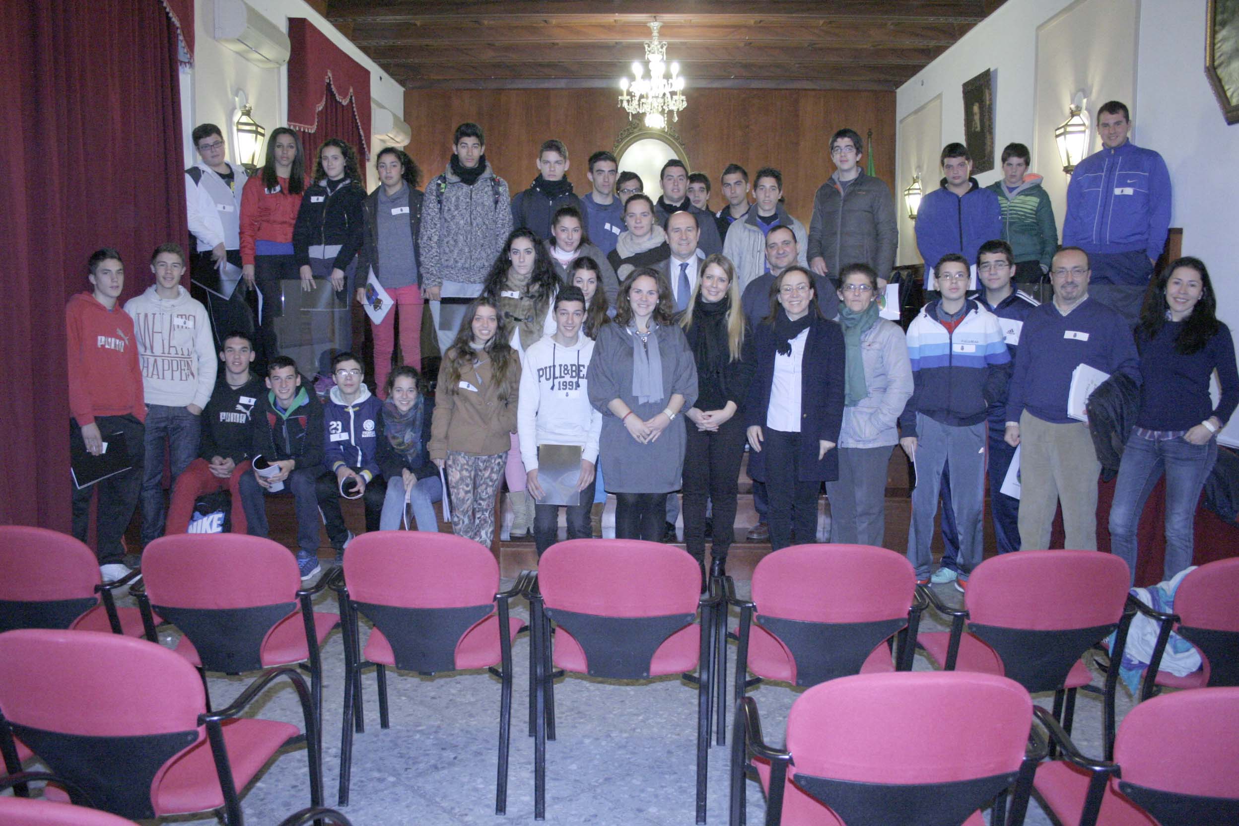 Una treintena de alumnos del IES Emilio Canalejo visitan el Ayuntamiento de Montilla 1