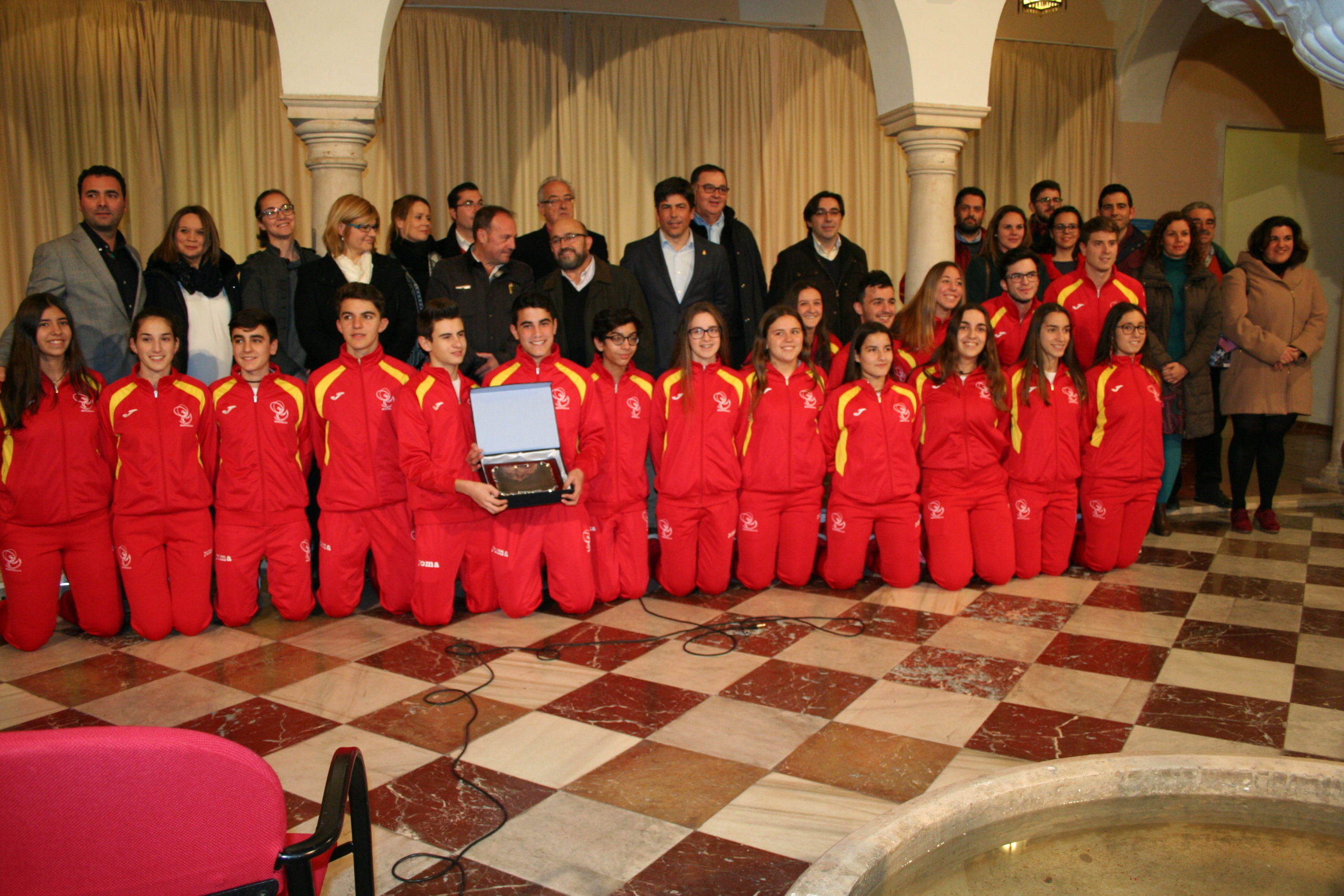 El Ayuntamiento rinde homenaje al Club Salto de Comba por su campeonato del Mundo 1