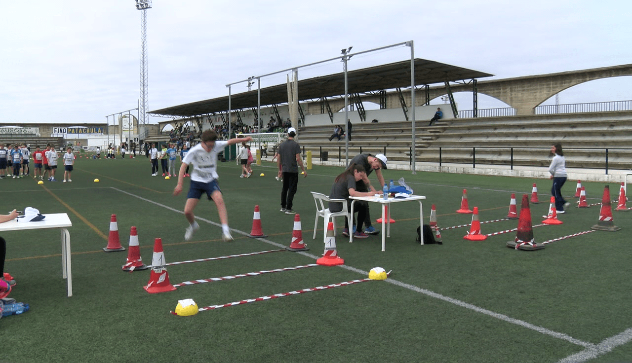 400 niños participan en la jornada de atletismo 1