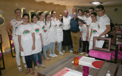 Concluye el primer taller prelaboral de repostería con una degustación para los padres de los alumnos