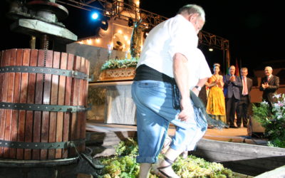 La Pisa de la Uva congrega a cientos de montillanos en la Plaza de la Merced