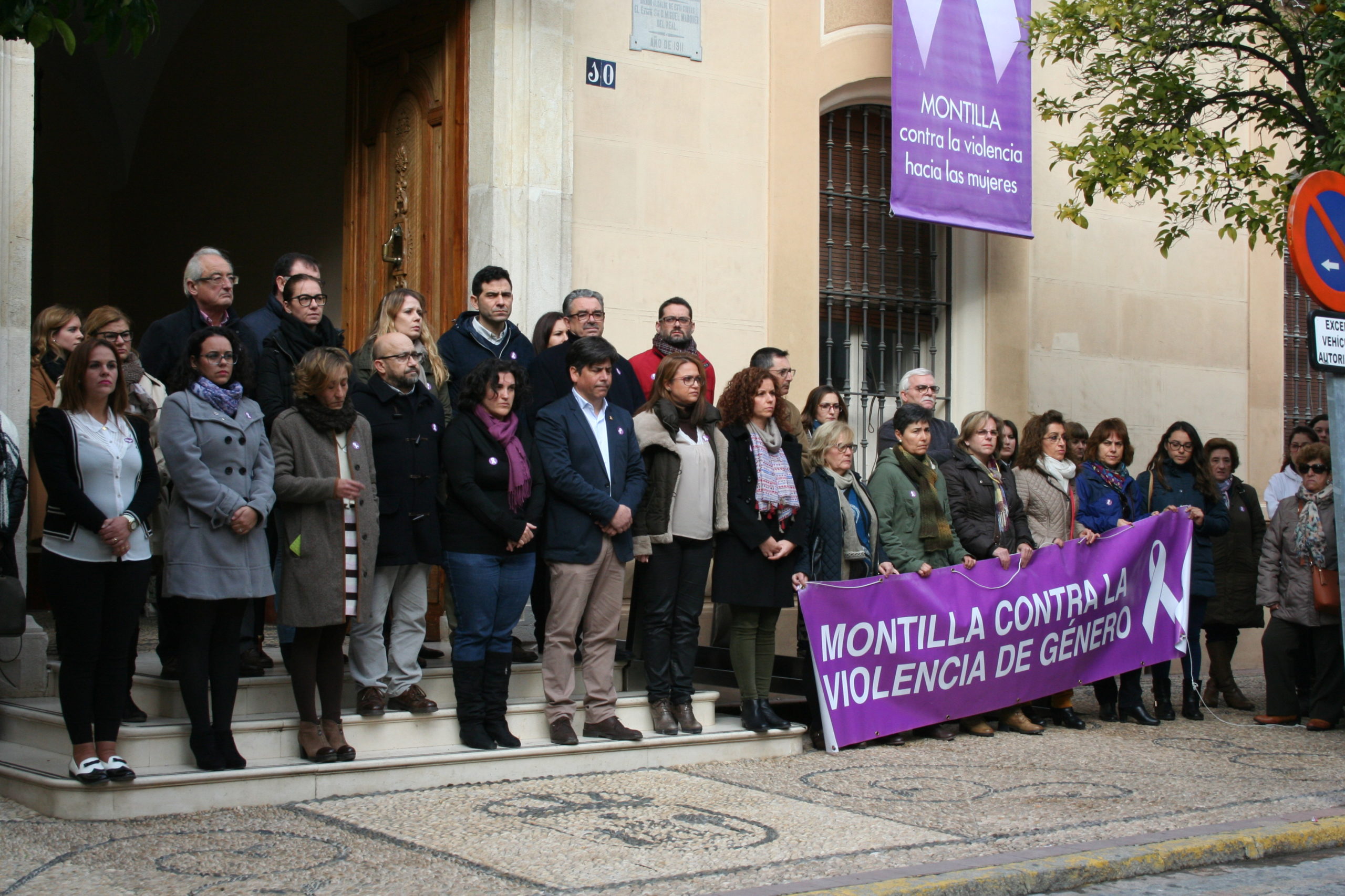 5 minutos de silencio en memoria de las víctimas de la Violencia de Género 1