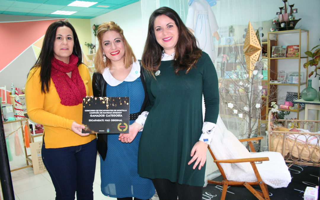 El Ayuntamiento entrega los premios a los comercios ganadores del concurso de Escaparates de Navidad 1