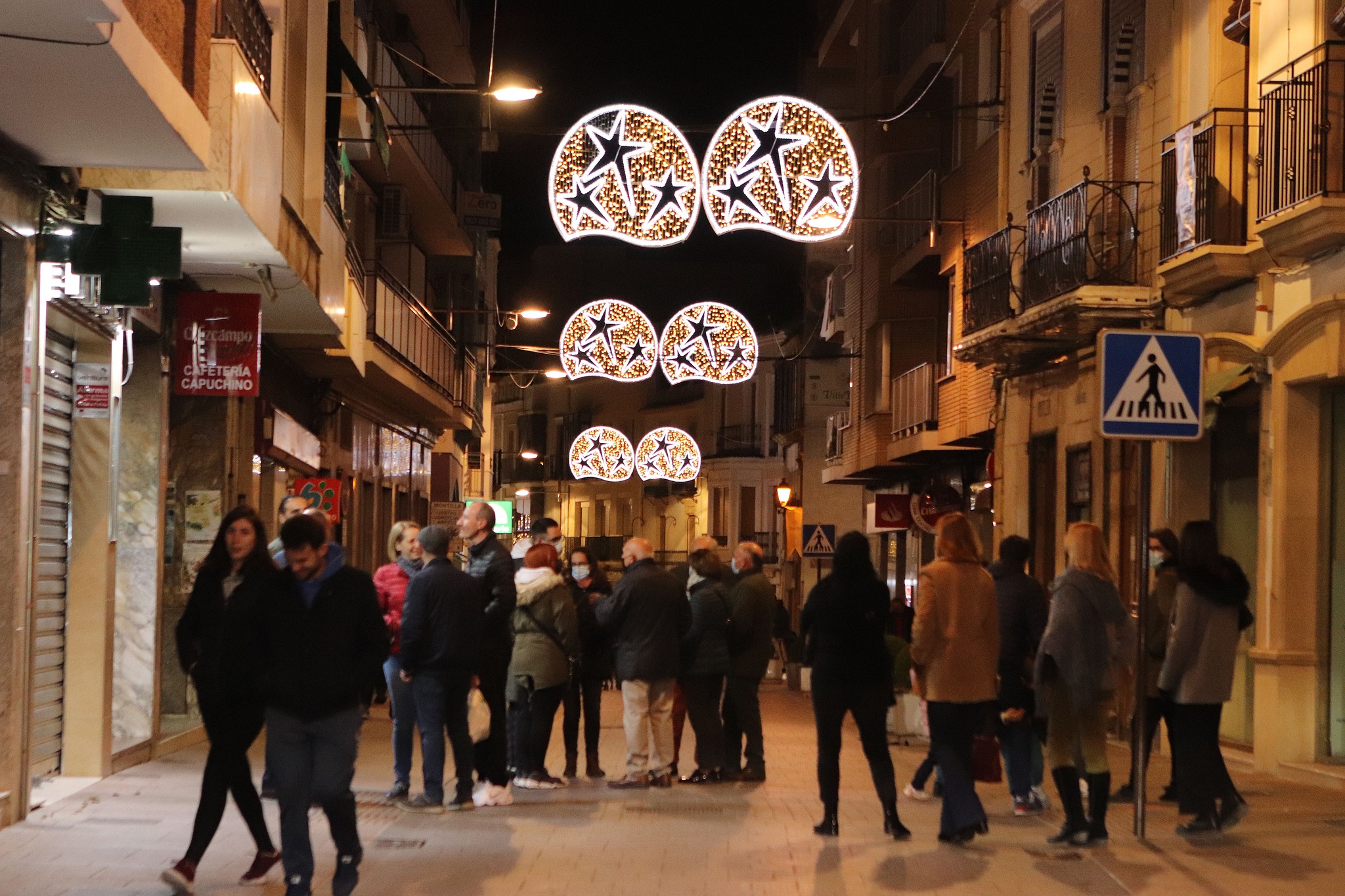 La Calle Corredera con el alumbrado Navideño.