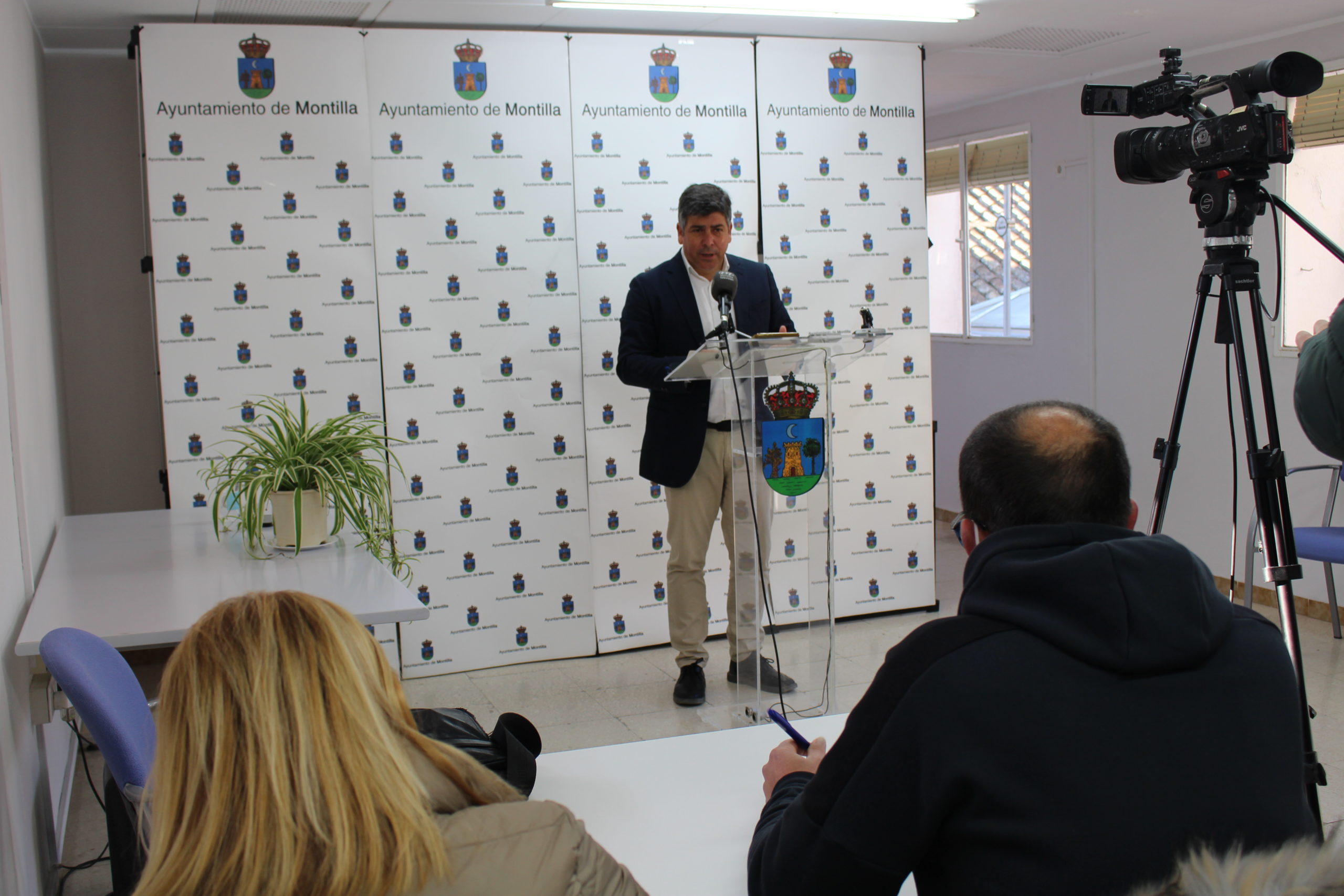 El alcalde en rueda de prensa contesta a las declaraciones del Consejero de Sanidad de los últimos días.