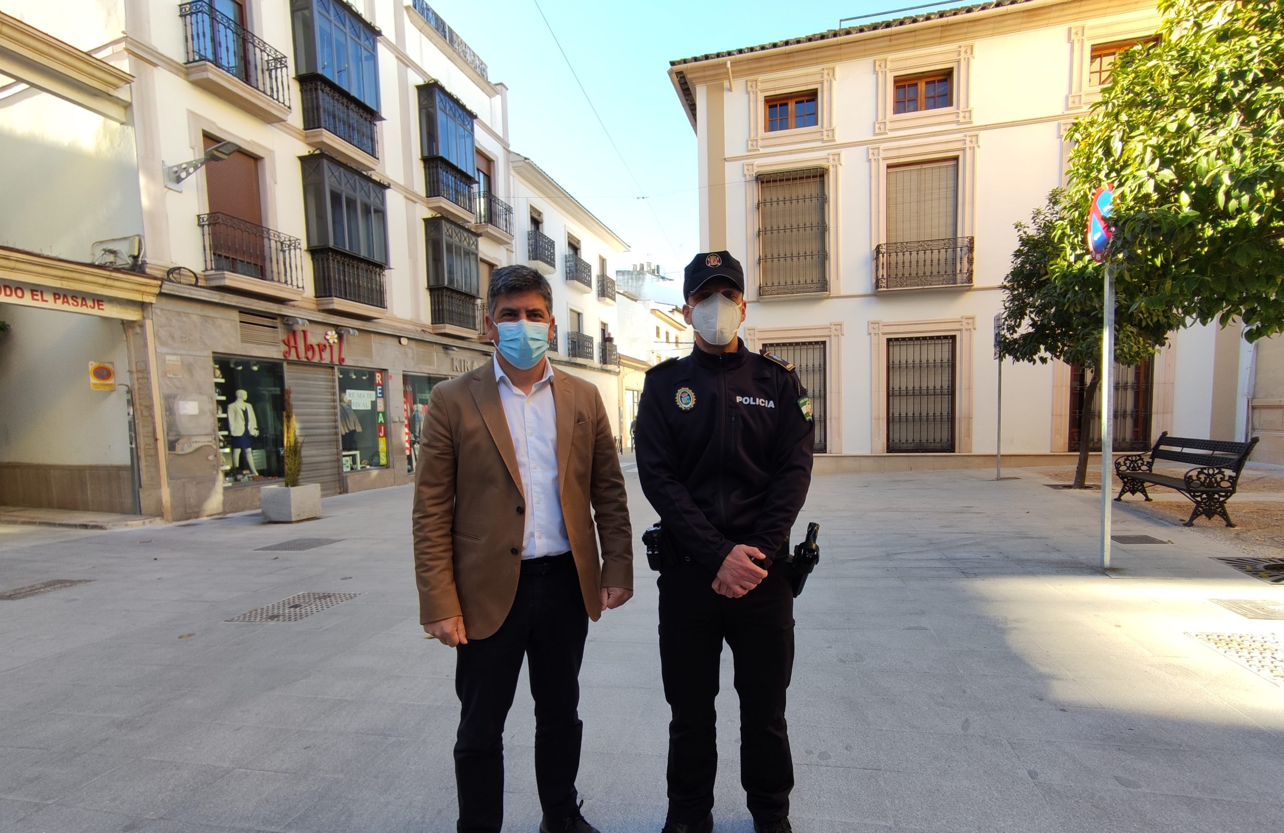 El Jefe de Policía y el Alcalde anuncian la apertura al tráfico de la Puerta de Aguilar tras la finalización de las obras en dicho tramo.