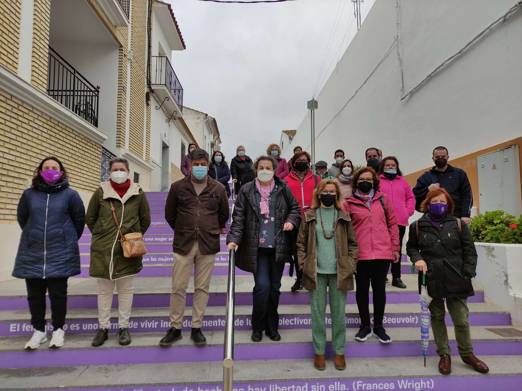 El alcalde y la delegada de Igualdad inauguran la Escalera por la Igualdad.