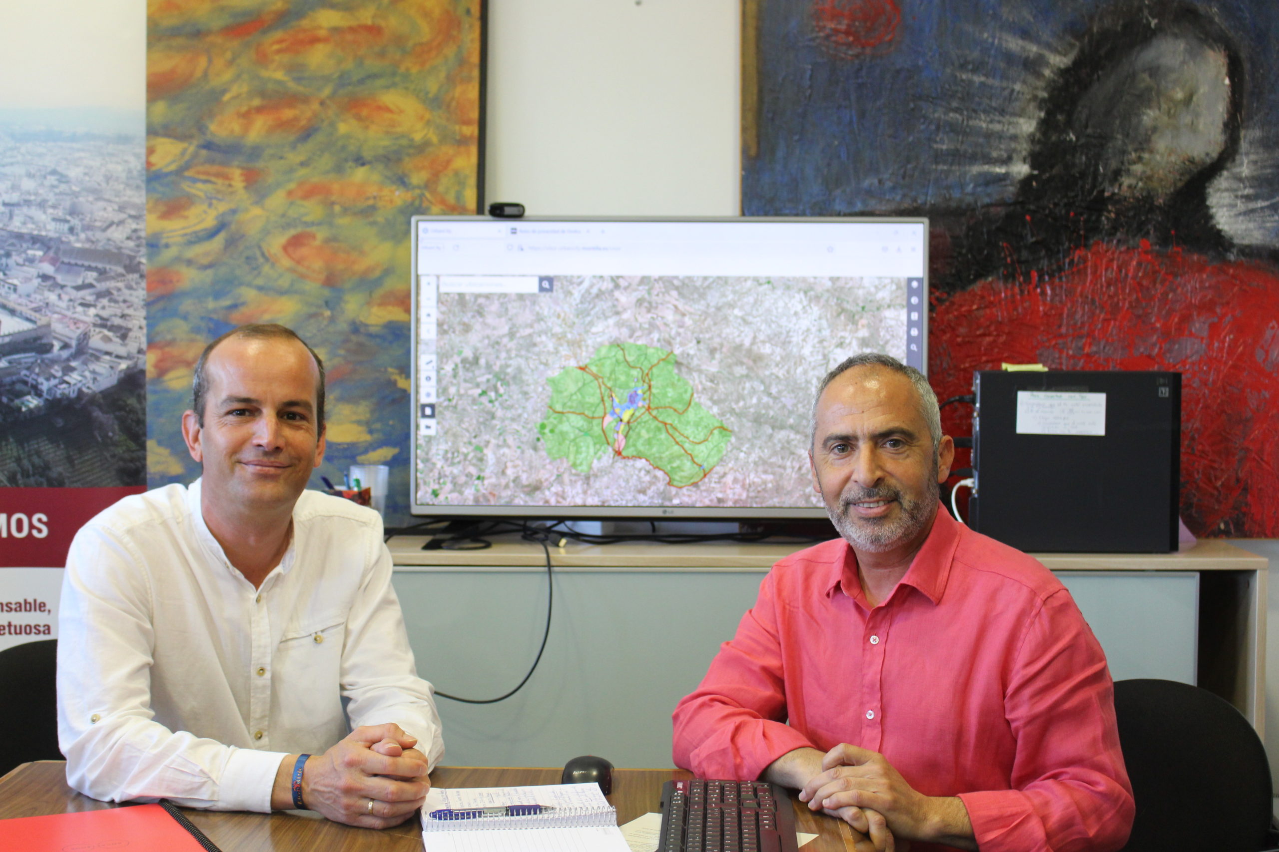 El delegado de Urbanismo y el Jefe del Servicio Técnico de Planeamiento Urbanístico presentan el nuevo visor urbanístico