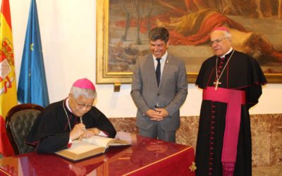 El Prefecto de la Congregación para el Clero visita el Ayuntamiento por el Día de San Juan de Ávila 