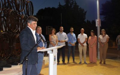 Inaugurada la escultura Cachón de Bienvenida del artista montillano Ángel Márquez