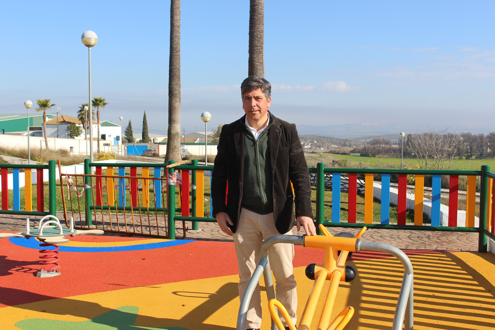 El alcalde presenta mejoras en el parque infantil de calle Batalla de Garellano