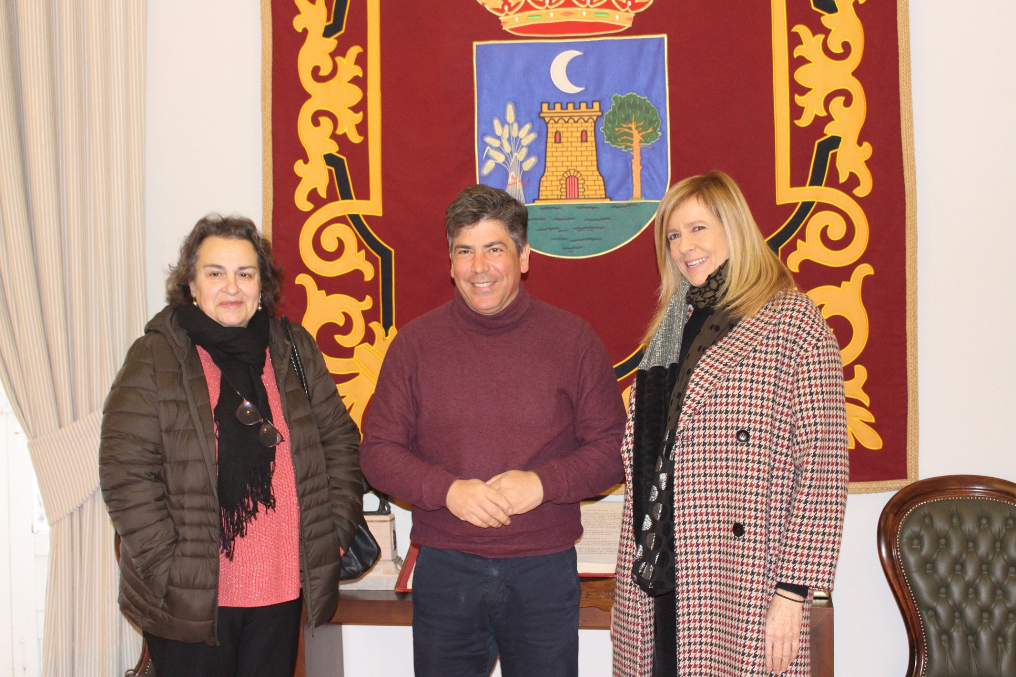 El alcalde y la delegada de Igualdad reciben a la coordinadora del IAM de Córdoba