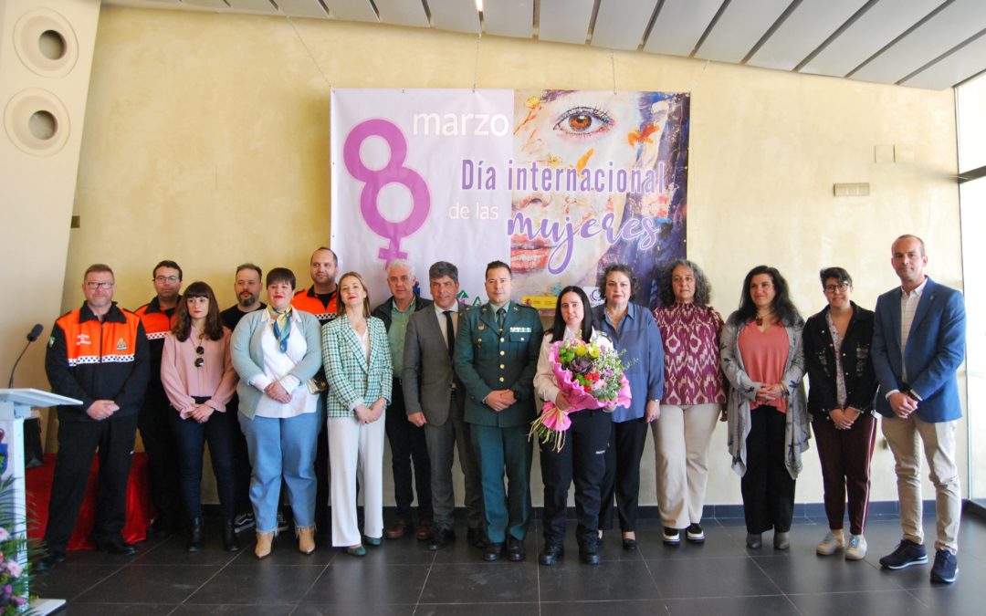 Montilla rinde homenaje a Alicia Fernández por el 8-M