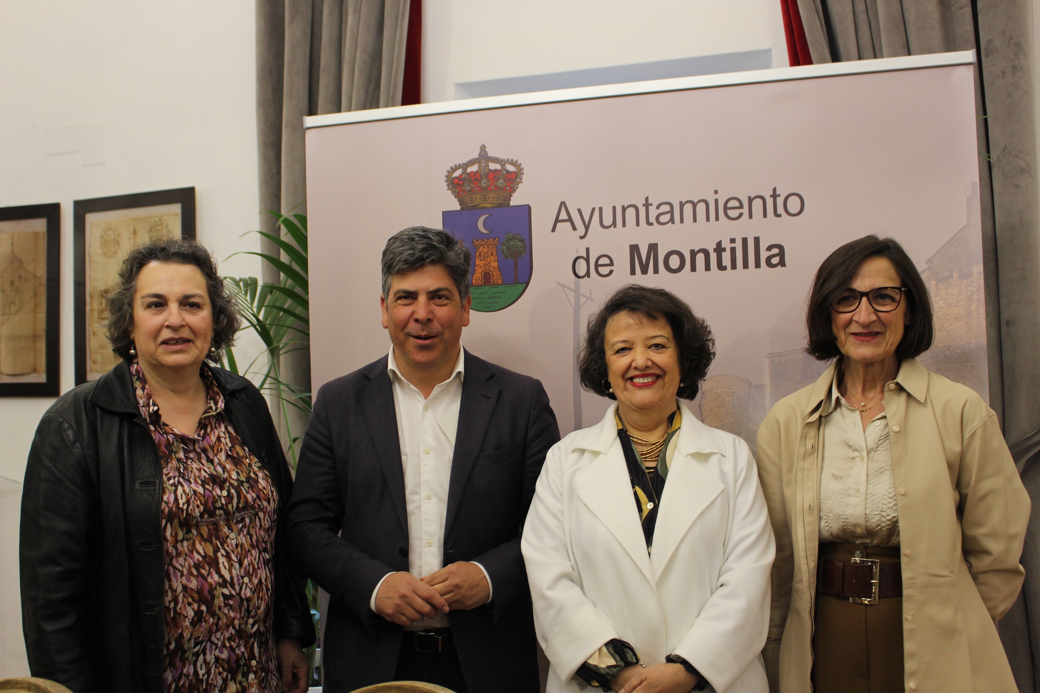 La subdelegada del Gobierno, Rafi Valenzuela junto con el alcalde, Rafael Llamas y la delegada de Igualdad y la directora del SErvicio VioGen