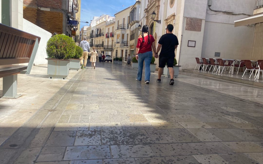 La calle Corredera se limpiará de cera pegada a la calzada mañana sábado