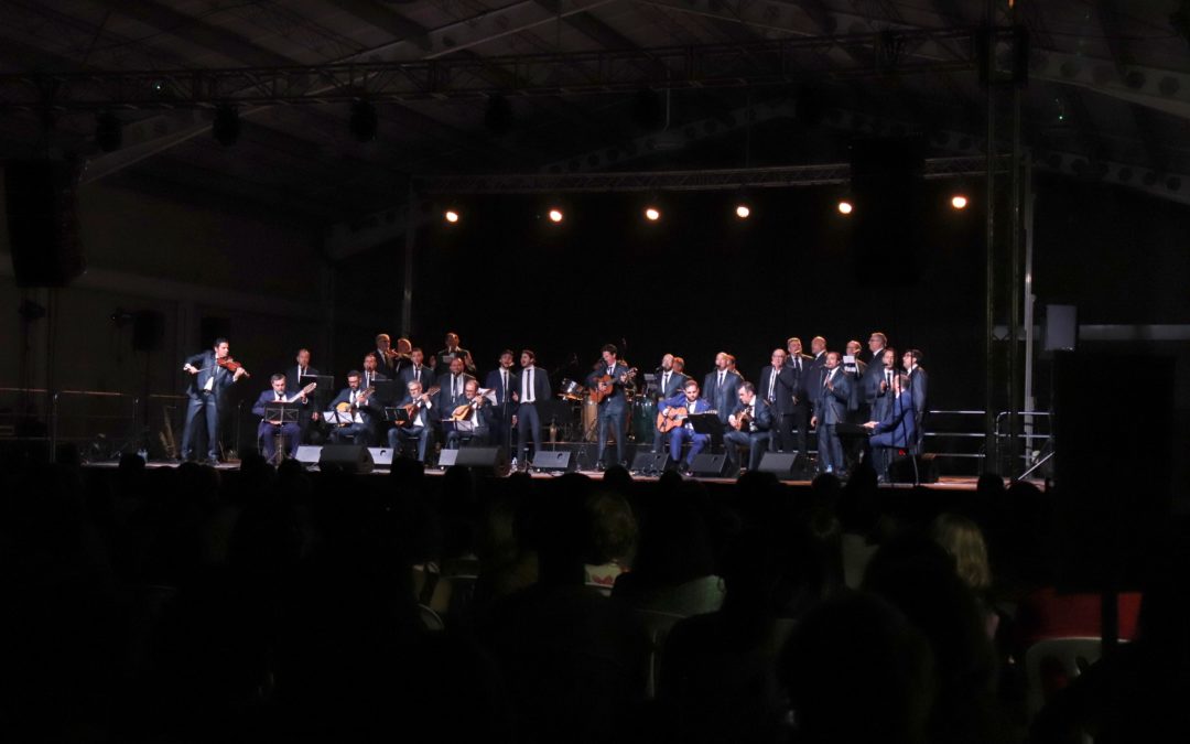 Capachos y Acatife se hermanan en el auditorio de Envidarte al son del bolero