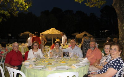 Montilla homenajea a sus mayores en la tradicional cena de la Feria de El Santo