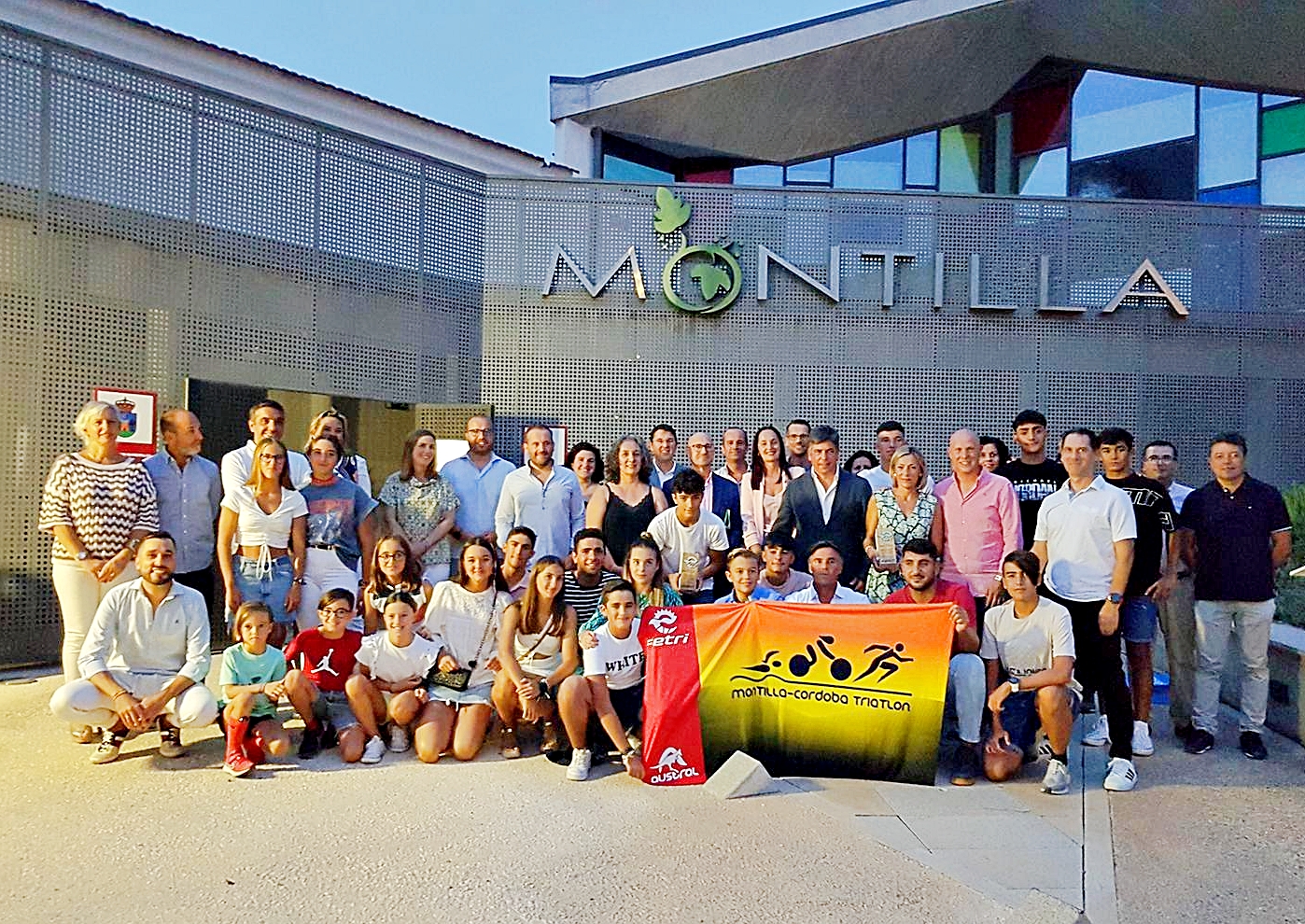 El Ayuntamiento homenajea al Club Triatlón Montilla-Córdoba