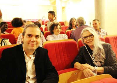 La actriz homenajeada, Kiti Mánver, y el director del cortometraje La Cena, Jesús Martínez, 'Nota' durante la Gala