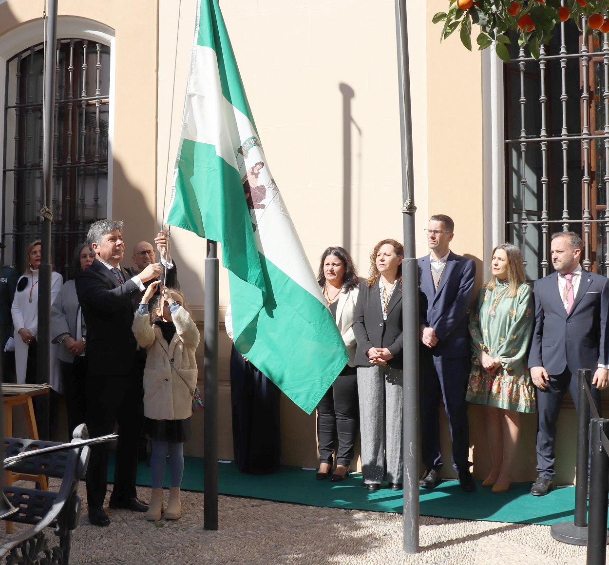 Celebración del Día de Andalucía ante las puertas del Ayuntamiento