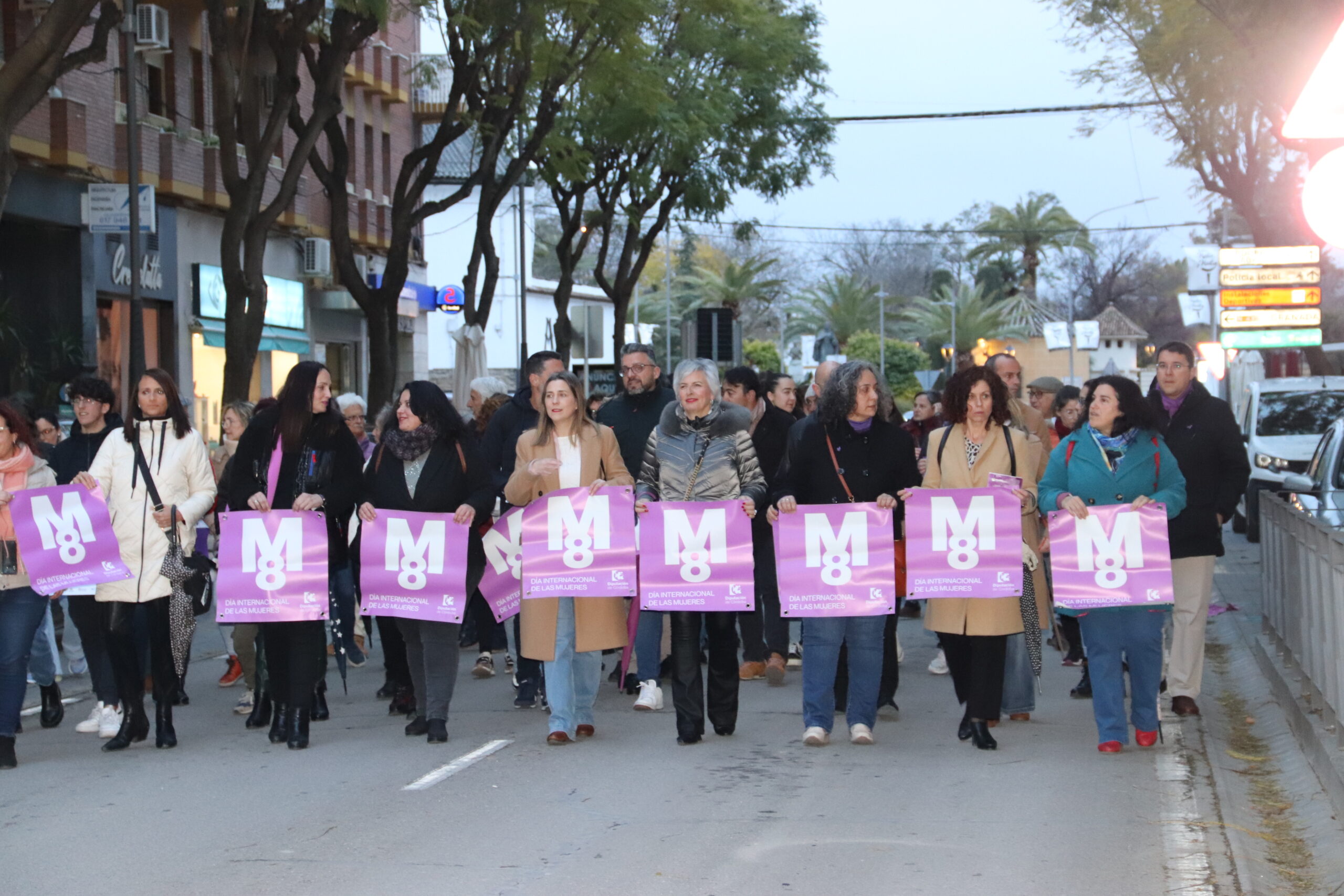 La manifestación del 8M recorrió las calles de Montilla