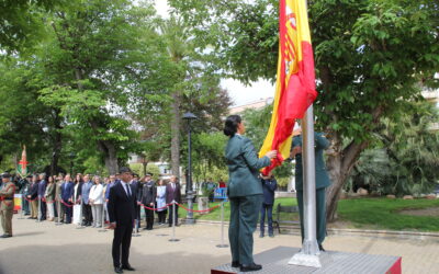 El izado solemne de la Enseña Nacional inicia el 180 aniversario de la fundación de la Guardia Civil