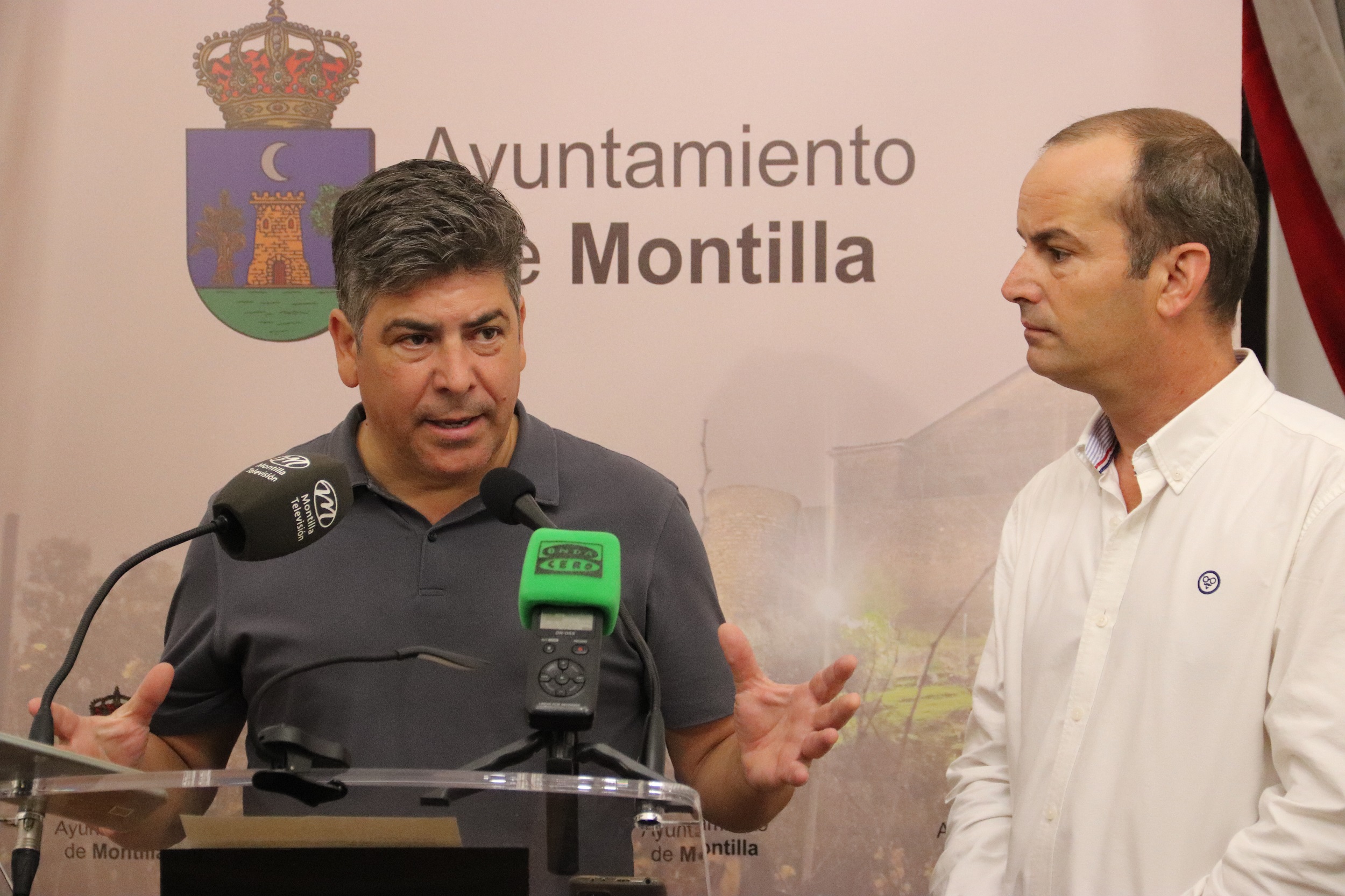 Rafael Llamas y Valeriano Rosales presentan la línea de ayudas municipales