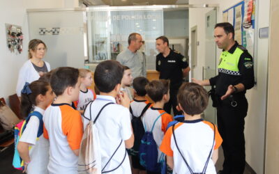 Unos 200 escolares de Montilla conocen la actividad diaria de la Policía Local