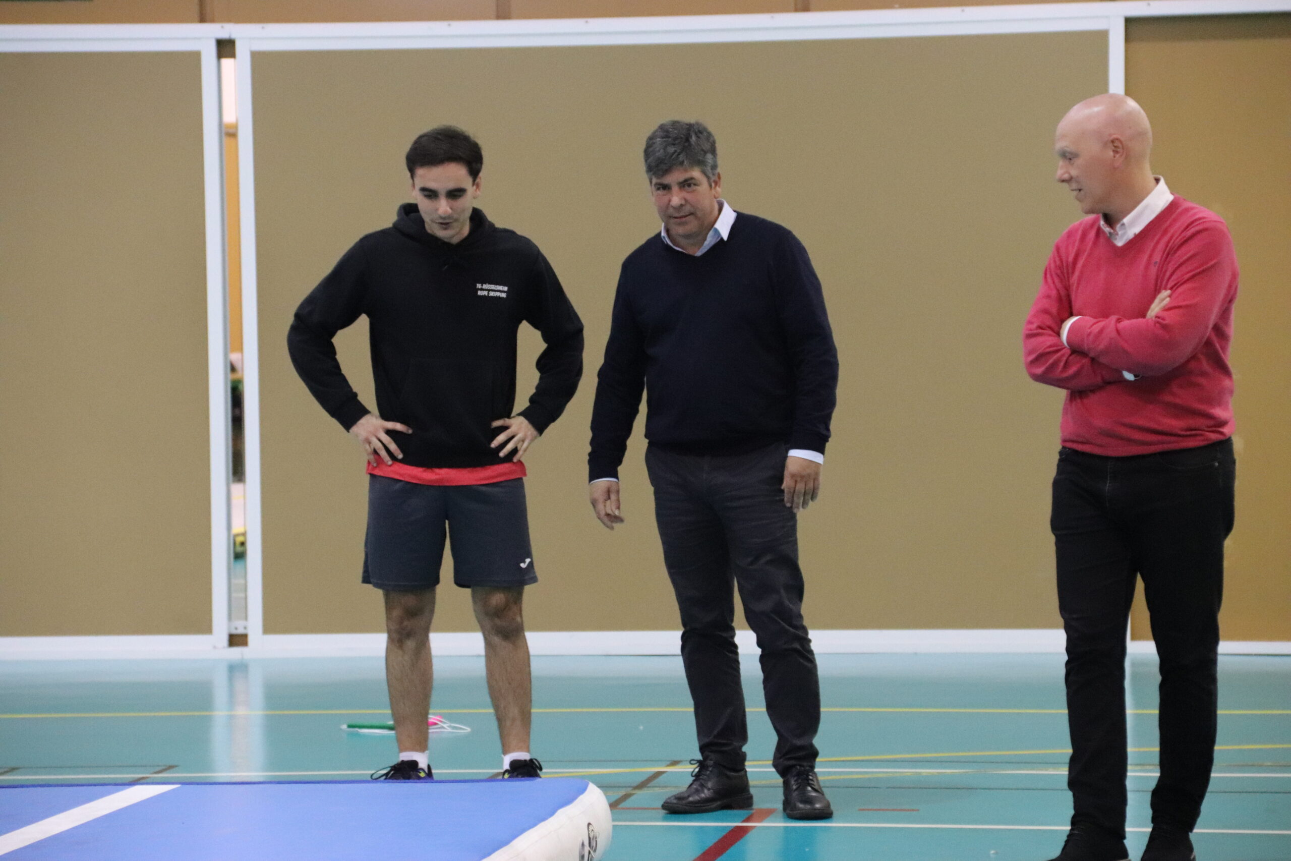 Visita una de las actividades deportivas en el pabellón