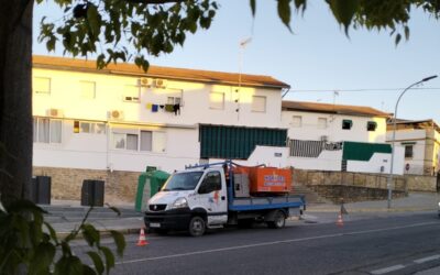 Aguas de Montilla intensifica las labores de limpieza de la red para que esté lista de cara a la temporada de lluvias