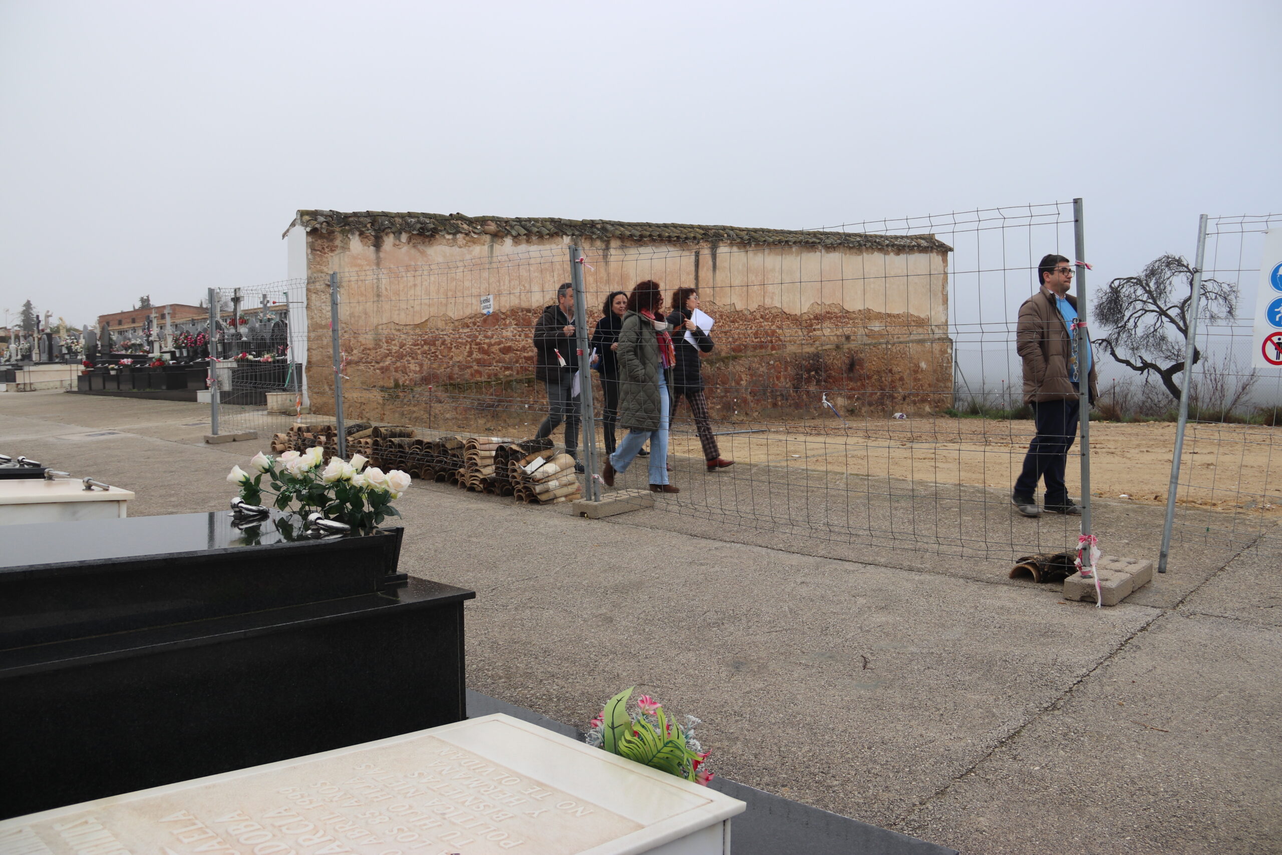 Visita a las obras de los nuevos enterramientos en el Cementerio