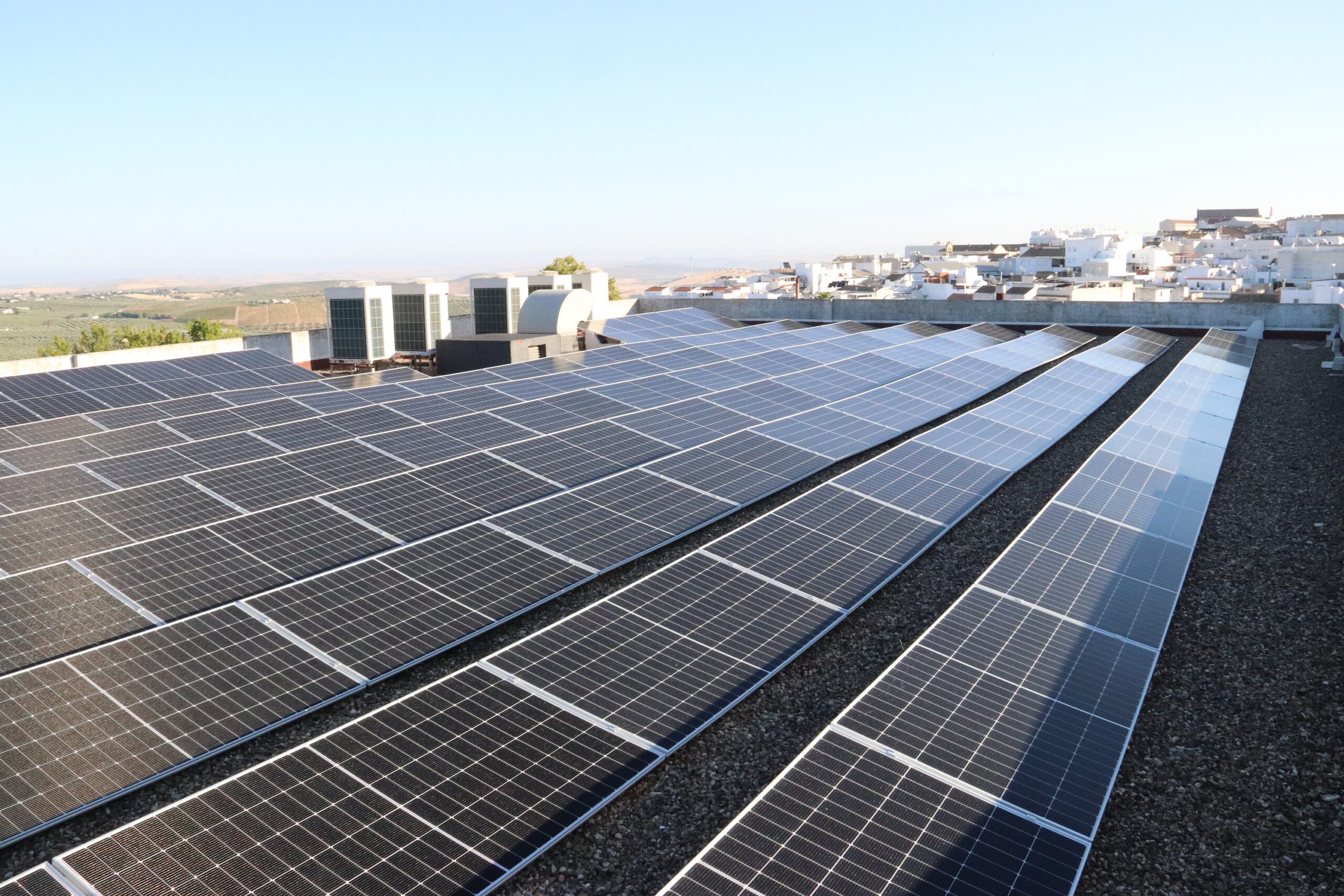 Placas solares instaladas en el edificio de la Biblioteca Municipal de Montilla