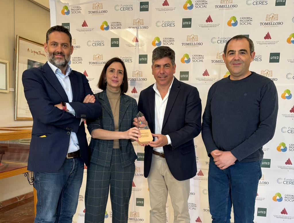 Premio a las buenas prácticas en Servicios Sociales recibido en noviembre de 2023 por el Ayuntamiento de Montilla