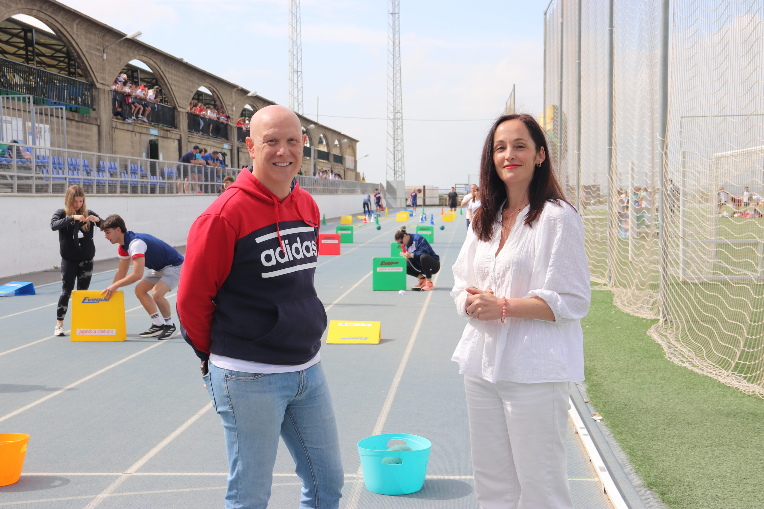 Torneo de atletismo escolar celebrado en las pistas municipales